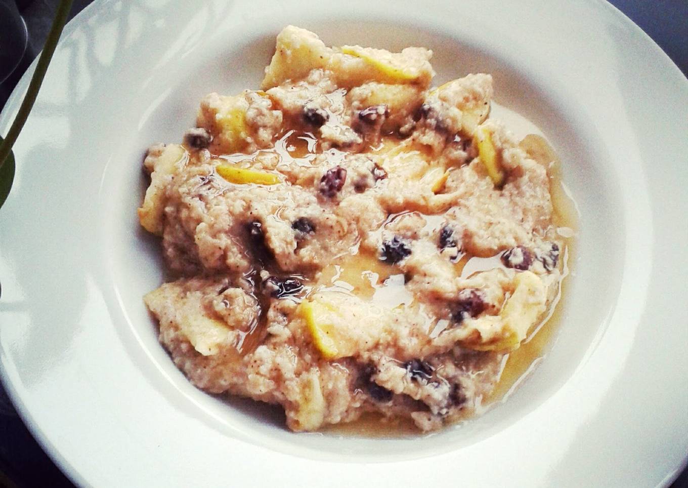 Apple-raisin-cinnamon Oatmeal Dream