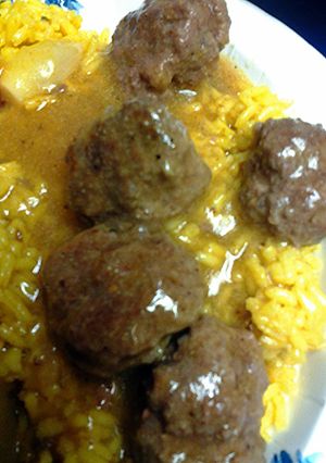 A picture of curry mini patties in sauce.