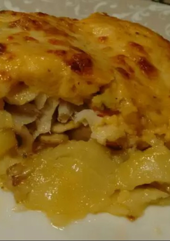 Una foto de Merluza con verduras y bechamel