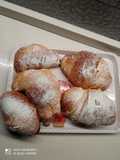 Cornetti sfogliati conconfettura di susine e crema alle nocciole