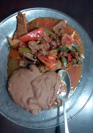 A picture of bistek gisado.