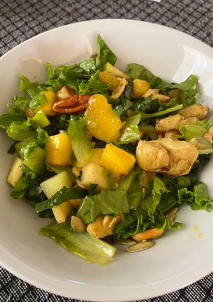 Una foto de Ensalada Verde con Mango y Manzana