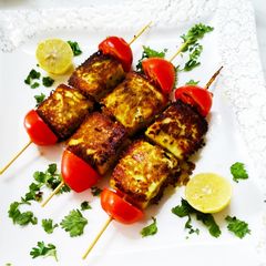 A picture of Sufiana Sizzling Paneer tikka.