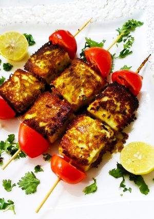A picture of Sufiana Sizzling Paneer tikka.