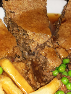 A picture of Minced beef pie.