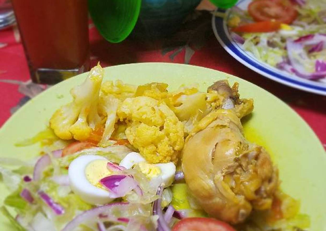 Pollo al vapor con coliflor