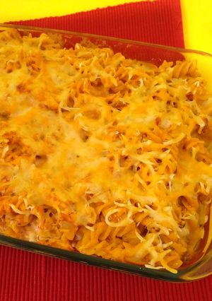 Una foto de Pasta picante con pollo y gratinada con queso🍝