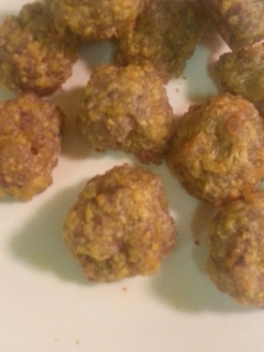 A picture of 3 ingredient sausage balls.