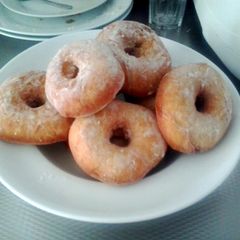 A picture of Easy Donuts..
