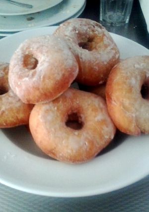 A picture of Easy Donuts..