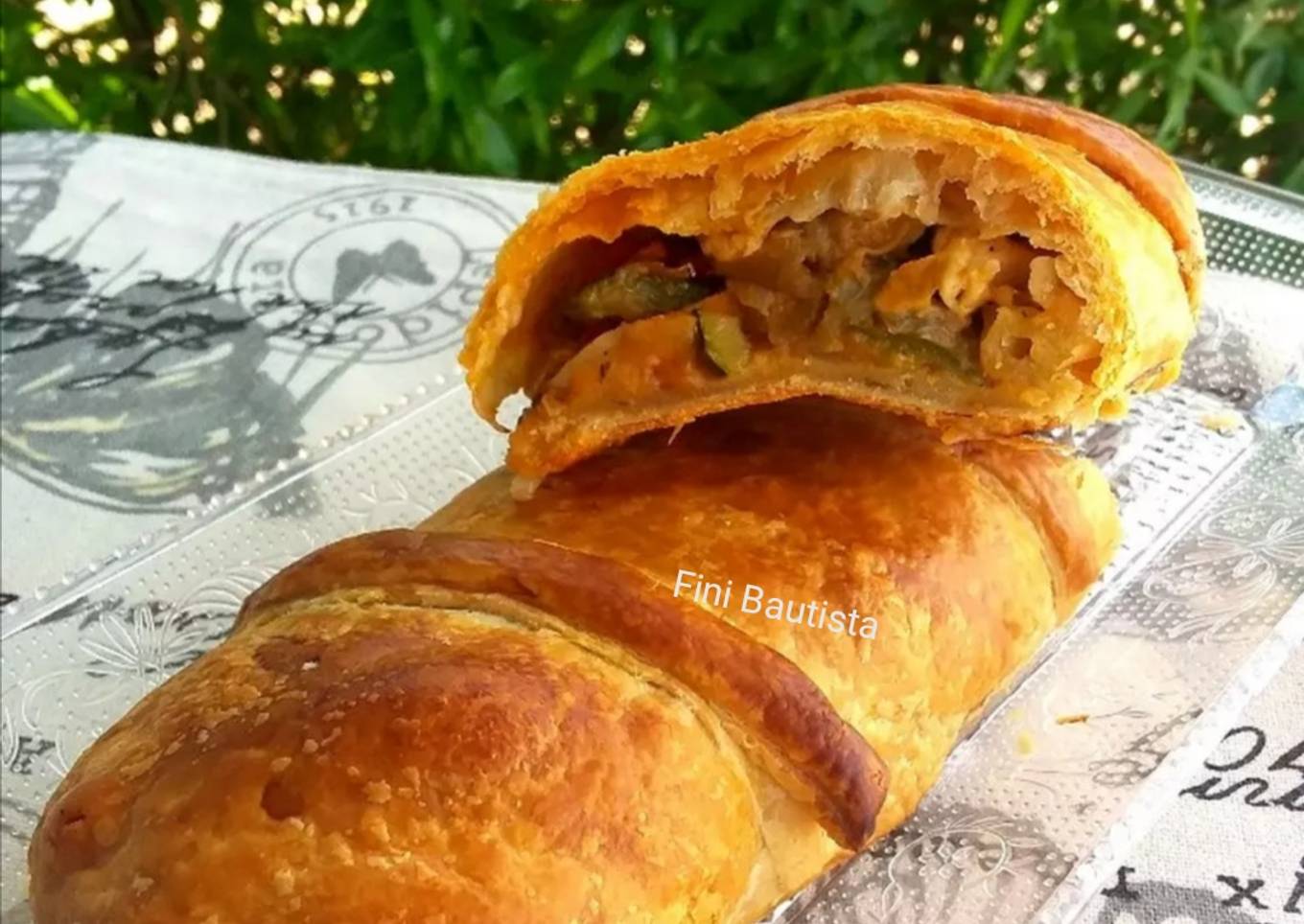 Hojaldre relleno de verdura y pollo