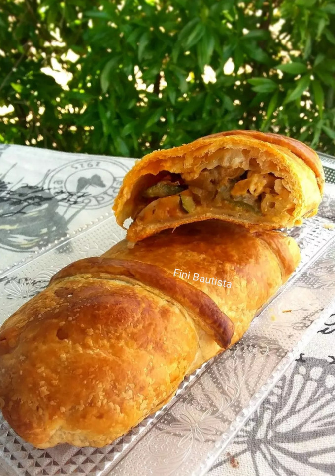 Una foto de Hojaldre relleno de verdura y pollo
