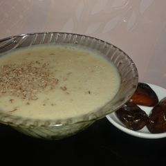 A picture of Tasteful khaki and dates juice.
