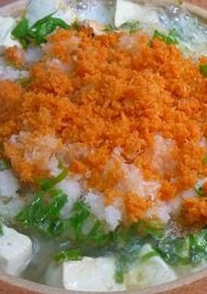 A picture of Autumn Foliage-Themed Hot Pot (Environmentally-Conscious and Thrifty).