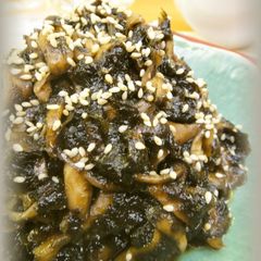 A picture of Maitake Mushrooms and Nori Seaweed Tsukudani.