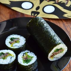 Popular with Boys! Futomaki Sushi Rolls with Yakiniku Beef - Good for Picnics A picture of Popular with Boys! Futomaki Sushi Rolls with Yakiniku Beef - Good for Picnics.