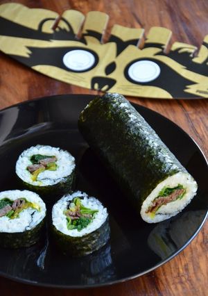 A picture of Popular with Boys! Futomaki Sushi Rolls with Yakiniku Beef - Good for Picnics.