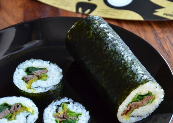 Popular with Boys! Futomaki Sushi Rolls with Yakiniku Beef - Good for Picnics