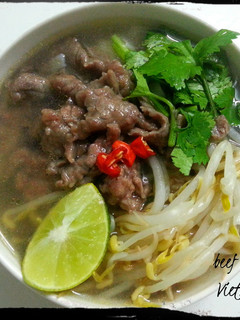 A picture of Vietnamese beef noodle soup.