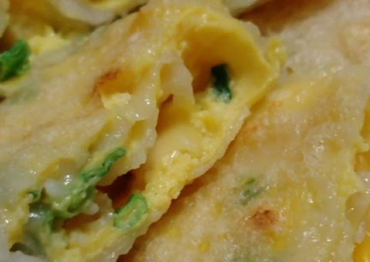 Taiwanese Danbing-style Breakfast Crepe with Egg and Flour