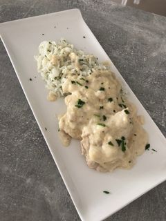 Tejszínes csirkemell cukkinivel recept fotója