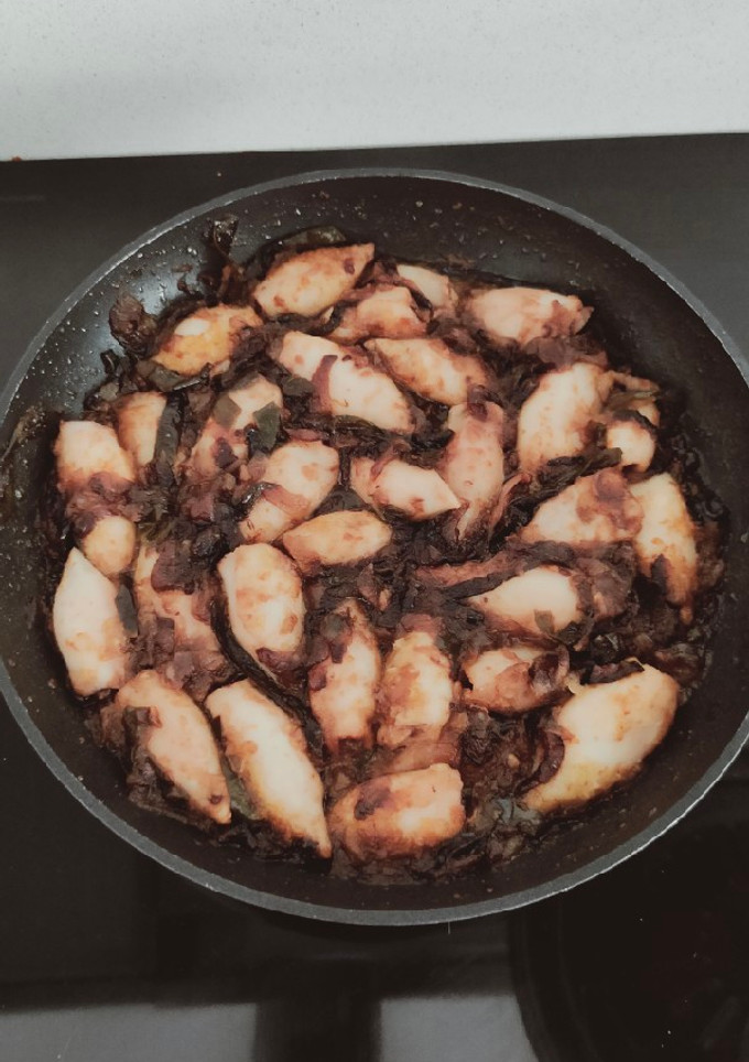Una foto de Chipirones encebollados