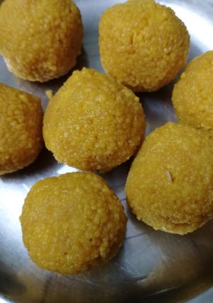 बूंदी के लड्डू (boondi ke ladoo recipe in Hindi) रेसिपी मुख्य फोटो