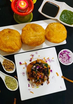 A picture of Moong dal kachori chaat.