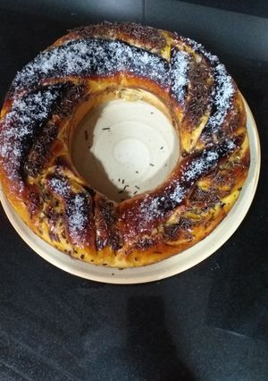 Una foto de Brioche de yogur con mermelada y chocolate