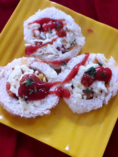 A picture of Disc bread sandwich.
