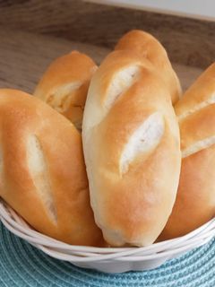 Una foto de Pan de leche rellenos de queso y pavo