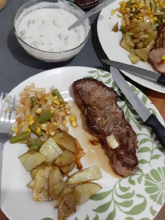 Langkah Gampang Menyiapkan Resep Sirloin Steak with Mushroom Sauce yang Uenak Anti Ribet, Lezat Sekali
