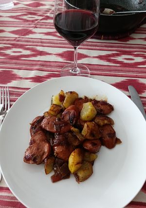 Una foto de Salchichas con Patatas al Oloroso Dulce