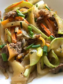 Una foto de Vegetales salteados con carne