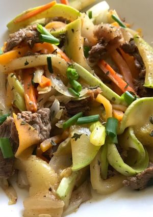 Una foto de Vegetales salteados con carne