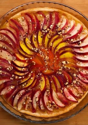 Une photo de Tarte nectarine & abricot aux éclats de noisettes