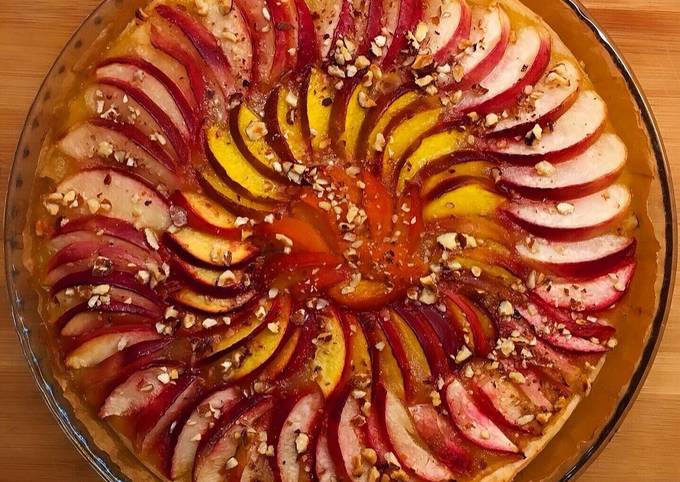 Recipe of Tarte nectarine &amp; abricot aux éclats de noisettes