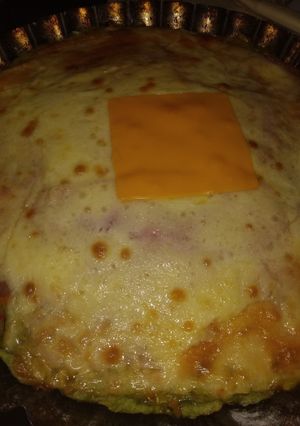 Una foto de Tarta de verduras, jamón y muzzarella con masa verde