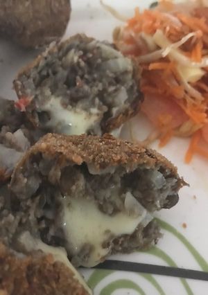 Una foto de Albóndigas de lentejas (VEGETARIANAS) con ensalada🥗🐮❤️
