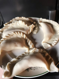 Una foto de Empanadas de jamón y queso para tener cuando no sabes que comer sin tacc son 3 ingredientes
