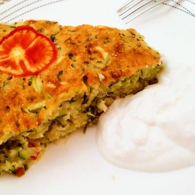 Запеканка из цукини в духовке. Продукты сочетающиеся с кабачком. Фаршированные творогом кабачки в духовке. Блюда из кабачков и творога. Блюда из кабачков и творога.