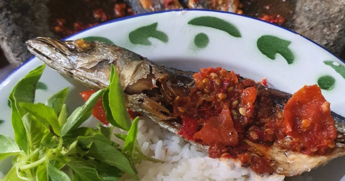 Resep Ikan Salem Sambal Jok2 Ikan Salem Geprek Oleh Tina Hasbie Cookpad