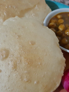 छोले भटूरे (Chole bhature recipe in hindi) रेसिपी मुख्य फोटो