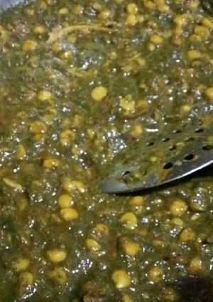 A picture of Palak with boiled chana dal.
