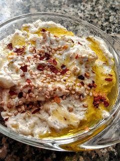 Una foto de CREMOSINO De Zaatar y Mozzarella...!😋