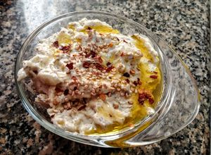 Una foto de CREMOSINO De Zaatar y Mozzarella...!😋