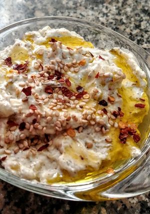 Una foto de CREMOSINO De Zaatar y Mozzarella...!😋