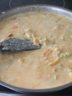 Una foto de Crema de coliflores con boniato y almendras