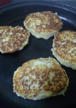 Una foto de Torrejas súper rápidas de papa y atún. Solo 3 ingredientes