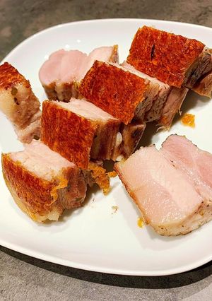 Una foto de Panceta crujiente a baja temperatura al estilo cantonés - Sous Vide